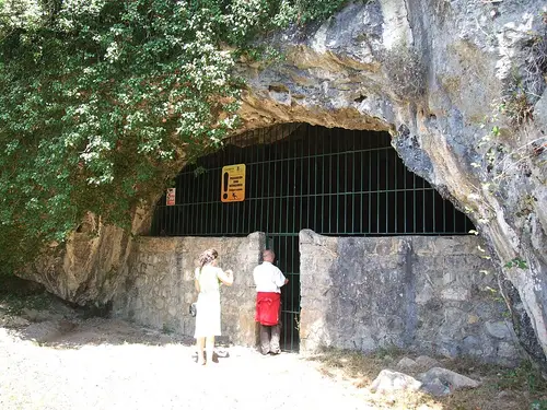 Cueva de Hornos de la Peña