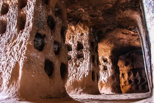 Cuevas de los Cien Pilares
