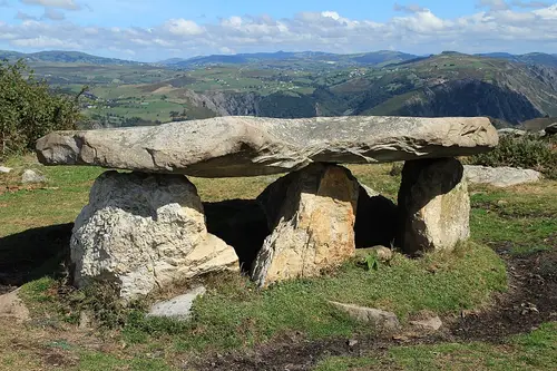 Dolmen de Merillés
