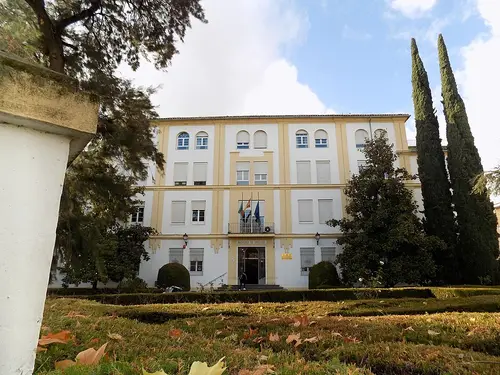 Facultad de Derecho y Ciencias Económicas y Empresariales