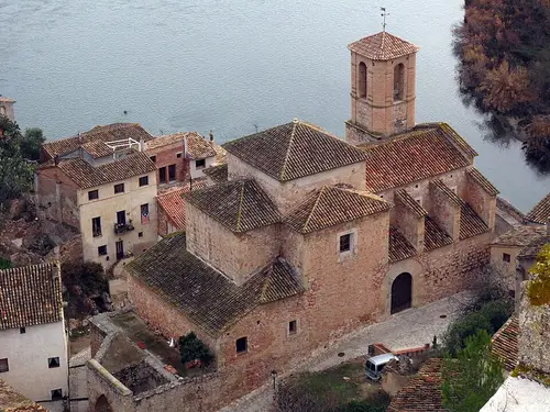 Iglesia vieja de Miravet
